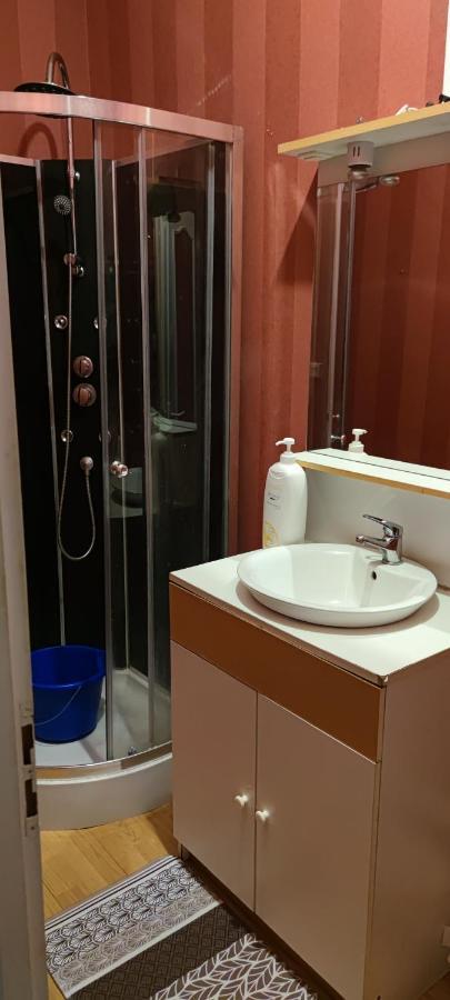 Appartement Duplex F2 Tout Confort Proche Centre Ville Avec Parking Gratuit Montluçon Exterior foto